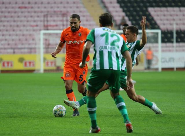 Eskişehir'de gol sesi çıkmadı! Başakşehir-Konyaspor maçı golsüz eşitlikle sonuçlandı Eskişehir'de gol sesi çıkmadı! Başakşehir-Konyaspor maçı golsüz eşitlikle sonuçlandı