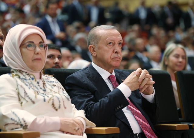 Cumhurbaşkanı Erdoğan'dan, vatandaşın merakla beklediği açıklama: Konutları yapmaya başlıyoruz