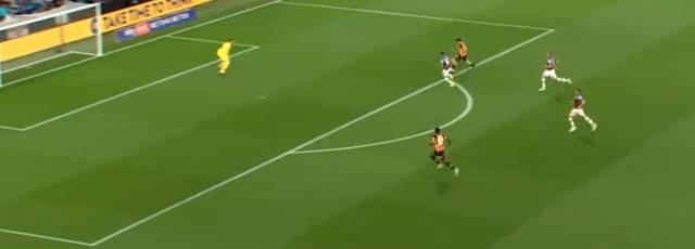 Gol kralı mı olacaksın Ozan! Metrelerce topu sürüp öyle bir şut çekti ki kaleci neye uğradığını şaşırdı Gol kralı mı olacaksın Ozan! Metrelerce topu sürüp öyle bir şut çekti ki kaleci neye uğradığını şaşırdı