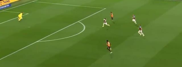 Gol kralı mı olacaksın Ozan! Metrelerce topu sürüp öyle bir şut çekti ki kaleci neye uğradığını şaşırdı Gol kralı mı olacaksın Ozan! Metrelerce topu sürüp öyle bir şut çekti ki kaleci neye uğradığını şaşırdı