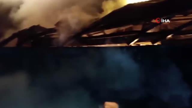 Pakistan'da tankerle otobüsün çarpıştığı korkunç kazada onlarca kişi öldü Pakistan'da tankerle otobüsün çarpıştığı korkunç kazada onlarca kişi öldü