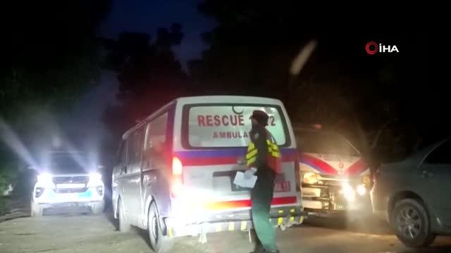 Pakistan'da tankerle otobüsün çarpıştığı korkunç kazada onlarca kişi öldü Pakistan'da tankerle otobüsün çarpıştığı korkunç kazada onlarca kişi öldü