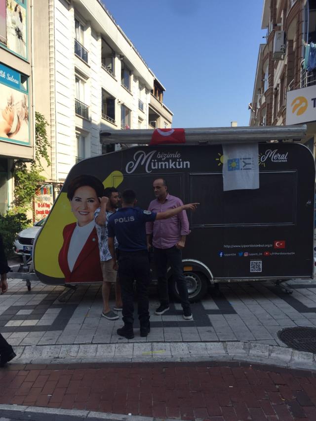 Esenyurt'ta İYİ Parti karavanına saldıran 25 kişi, partilileri öldüresiye dövdü Esenyurt'ta İYİ Parti karavanına saldıran 25 kişi, partilileri öldüresiye dövdü