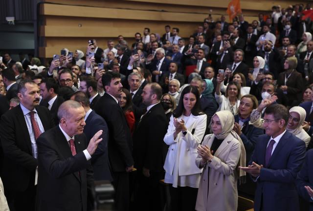 Kuruluş yıl dönümü etkinliğine katılanlara imzalı saat dağıtıldığı iddialarına AK Parti'den yanıt: Yalanınız batsın Kuruluş yıl dönümü etkinliğine katılanlara imzalı saat dağıtıldığı iddialarına AK Parti'den yanıt: Yalanınız batsın