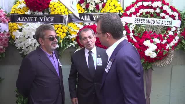 Dursun Özbek'i acı gününde yalnız bırakmadılar! Cenaze törenine siyaset ve spor dünyası çıkarma yaptı