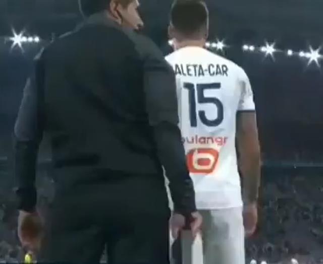 Cengiz Ünder kenara baktı ve hayatının şokunu yaşadı! Sinirden çıldırıp direkt soyunma odasına gitti