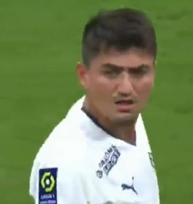 Cengiz Ünder kenara baktı ve hayatının şokunu yaşadı! Sinirden çıldırıp direkt soyunma odasına gitti