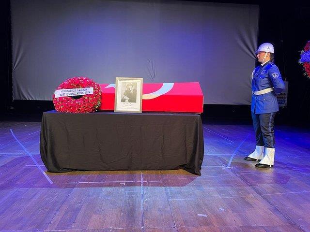 Hayatını kaybeden ünlü oyuncu Civan Canova için düzenlenen törende Nursel Köse ve Nesrin Cavadzade gözyaşlarına hakim olamadı