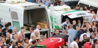 Kazada ölen çift, gözyaşlarıyla toprağa verildi