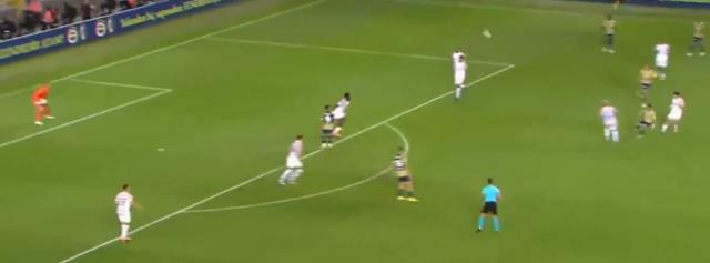 Topu ayağına her aldığında taraftar ayağa kalkıyor! İsmail Yüksek'in Austria Wien maçında yaptıkları gündem oldu Topu ayağına her aldığında taraftar ayağa kalkıyor! İsmail Yüksek'in Austria Wien maçında yaptıkları gündem oldu