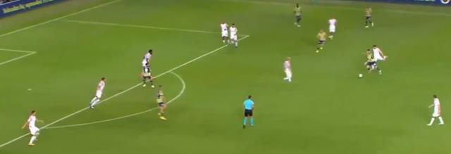 Topu ayağına her aldığında taraftar ayağa kalkıyor! İsmail Yüksek'in Austria Wien maçında yaptıkları gündem oldu Topu ayağına her aldığında taraftar ayağa kalkıyor! İsmail Yüksek'in Austria Wien maçında yaptıkları gündem oldu