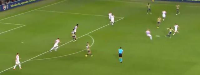 Topu ayağına her aldığında taraftar ayağa kalkıyor! İsmail Yüksek'in Austria Wien maçında yaptıkları gündem oldu Topu ayağına her aldığında taraftar ayağa kalkıyor! İsmail Yüksek'in Austria Wien maçında yaptıkları gündem oldu