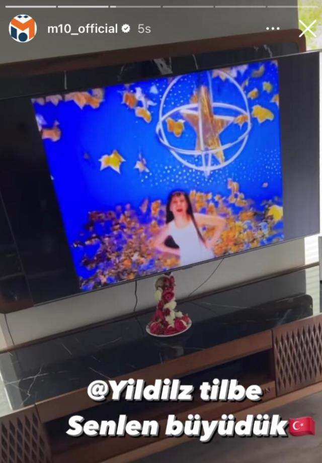 Mesut Özil'den sosyal medyayı sallayan Yıldız Tilbe paylaşımı: Seninle büyüdük Mesut Özil'den sosyal medyayı sallayan Yıldız Tilbe paylaşımı: Seninle büyüdük