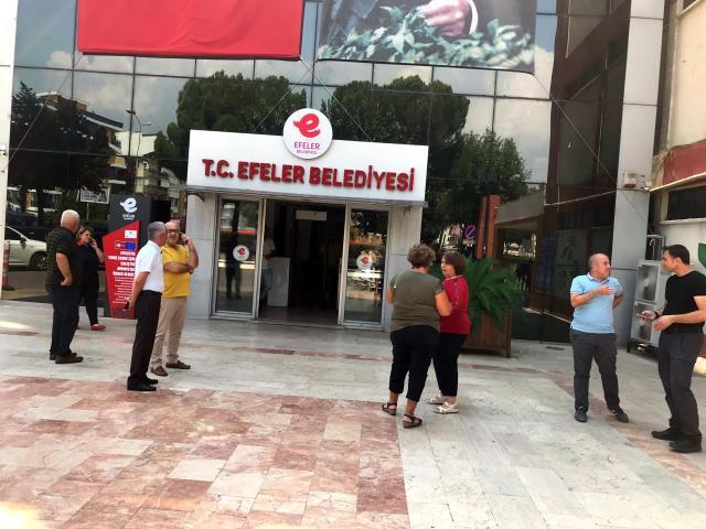 Kuşadası 2 kere sallandı! Vatandaş sokağa döküldü