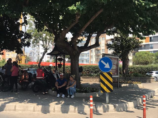 Kuşadası 2 kere sallandı! Vatandaş sokağa döküldü