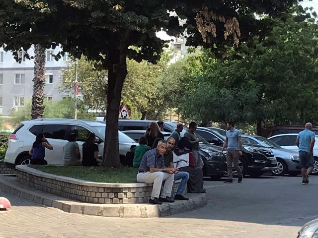 Kuşadası 2 kere sallandı! Vatandaş sokağa döküldü