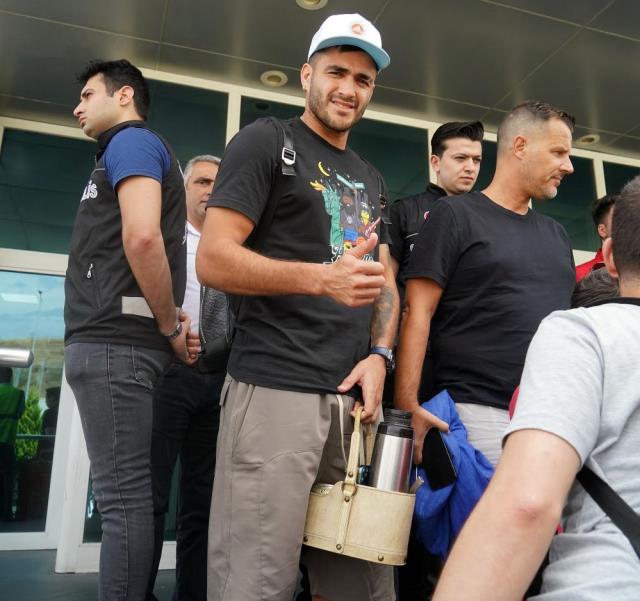 Maxi Gomez, Trabzonspor için İstanbul'da! Ahmet Ağaoğlu'na havalimanında Fenerbahçe soruldu Maxi Gomez, Trabzonspor için İstanbul'da! Ahmet Ağaoğlu'na havalimanında Fenerbahçe soruldu