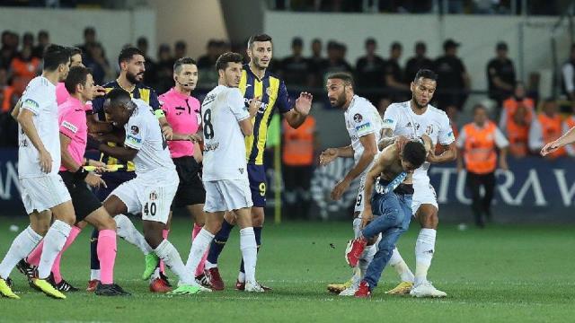 Josef de Souza kırmızı kart iptal edildi mi? Josef de souza kaç maç ceza aldı? Josef de Souza derbide oynayacak mı? Josef de Souza kadroda neden yok?