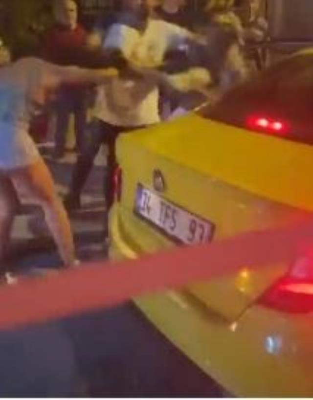 Ünlü oyuncu Melisa Döngel, sokak ortasında saç saça kavga etti! Görüntüler fena