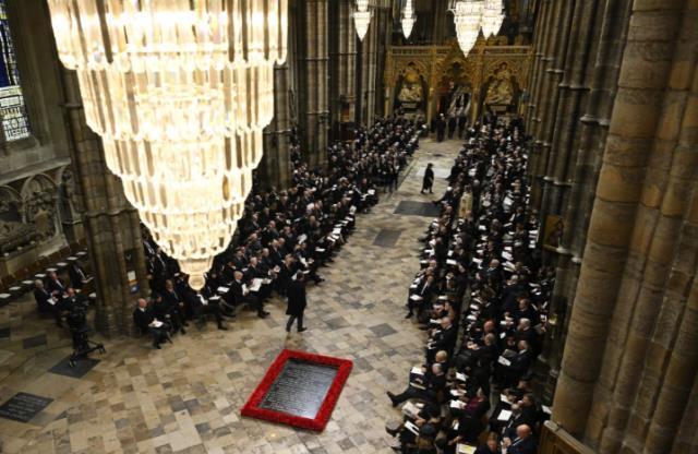 8 Eylül'de yaşamını yitiren 2. Elizabeth'in cenaze töreni başladı