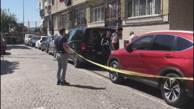 Fatih'te dehşet anları! Durdurduğu araçtaki 2 şüpheli şahıs tarafından silahla vurulan polis hastaneye kaldırıldı Fatih'te dehşet anları! Durdurduğu araçtaki 2 şüpheli şahıs tarafından silahla vurulan polis hastaneye kaldırıldı