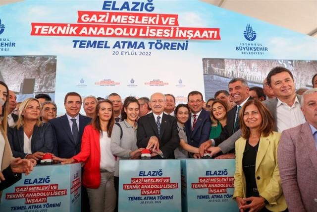 İmamoğlu'ndan Kılıçdaroğlu'na övgü: Siz bugün ana muhalefet liderisiniz, yarın bu ülkenin başındasınız İmamoğlu'ndan Kılıçdaroğlu'na övgü: Siz bugün ana muhalefet liderisiniz, yarın bu ülkenin başındasınız