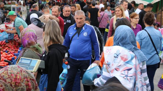 Bulgarlar bu kez Edirne'ye kışlık alışverişi için akın ediyor: Ne gördüysek aldık Bulgarlar bu kez Edirne'ye kışlık alışverişi için akın ediyor: Ne gördüysek aldık