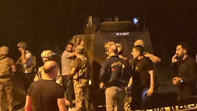 Mersin'de polisevine silahlı saldırı: 1 polis şehit oldu 1 polis yaralandı Mersin'de polisevine silahlı saldırı: 1 polis şehit oldu 1 polis yaralandı