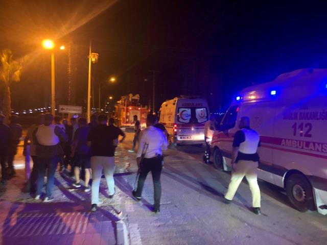 Mersin'de polisevine silahlı saldırı: 1 polis şehit oldu 1 polis yaralandı Mersin'de polisevine silahlı saldırı: 1 polis şehit oldu 1 polis yaralandı