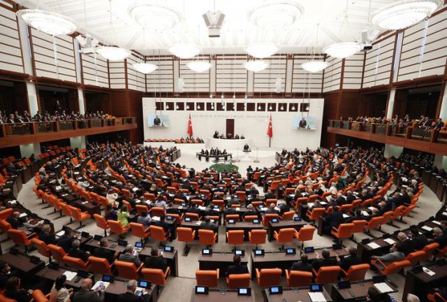 Cumhurbaşkanı Erdoğan'dan TBMM'nin yeni yasama döneminde 'yeni anayasa' sözleri: Darbe dönemlerinin son izini de sileceğiz Cumhurbaşkanı Erdoğan'dan TBMM'nin yeni yasama döneminde 'yeni anayasa' sözleri: Darbe dönemlerinin son izini de sileceğiz