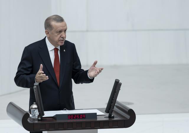 Cumhurbaşkanı Erdoğan'dan TBMM'nin yeni yasama döneminde 'yeni anayasa' sözleri: Darbe dönemlerinin son izini de sileceğiz Cumhurbaşkanı Erdoğan'dan TBMM'nin yeni yasama döneminde 'yeni anayasa' sözleri: Darbe dönemlerinin son izini de sileceğiz