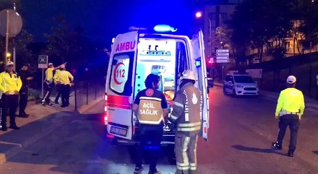 Ümraniye'de refüje çarpan otomobil köprüden aşağıya uçtu! Ölü ve yaralılar var Ümraniye'de refüje çarpan otomobil köprüden aşağıya uçtu! Ölü ve yaralılar var