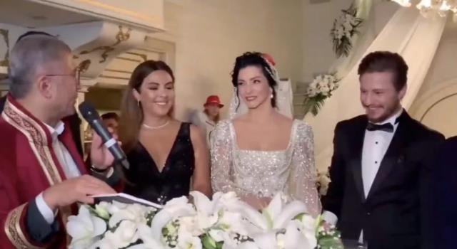 Merve Boluğur nikah masasında dumura uğradı! Damadın arkadaşları Müslüm Gürses'in şarkısını çaldırdı