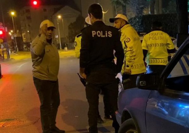 Polisin ceza yazdığı sürücü ile imtihanı! Zor anlar yaşattı