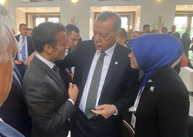 Cumhurbaşkanı Erdoğan, Macron'u Türk Devletleri Teşkilatı'na davet etti: Gel seni de alalım Türk Birliği'ne, her şey Avrupa'dan ibaret değil Cumhurbaşkanı Erdoğan, Macron'u Türk Devletleri Teşkilatı'na davet etti: Gel seni de alalım Türk Birliği'ne, her şey Avrupa'dan ibaret değil