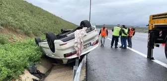 Tırla çarpışan lüks otomobil su kanalına devrildi: 2 yaralı