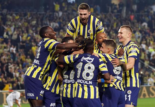 Kadıköy'de 9 gollü çılgın maç! Fenerbahçe, Karagümrük'ten 3 puanı uzatmalarda aldı Kadıköy'de 9 gollü çılgın maç! Fenerbahçe, Karagümrük'ten 3 puanı uzatmalarda aldı