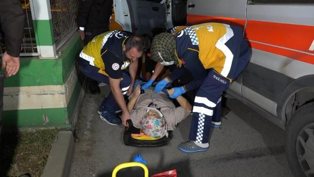 Karşıya geçerken kendisine ambulans çarpan yaşlı kadın: Bu kadar hızlı gelinir mi be evladım Karşıya geçerken kendisine ambulans çarpan yaşlı kadın: Bu kadar hızlı gelinir mi be evladım