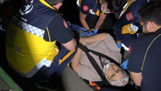 Karşıya geçerken kendisine ambulans çarpan yaşlı kadın: Bu kadar hızlı gelinir mi be evladım Karşıya geçerken kendisine ambulans çarpan yaşlı kadın: Bu kadar hızlı gelinir mi be evladım