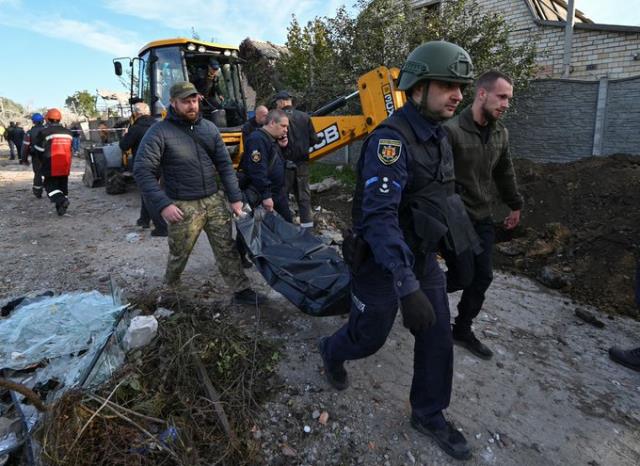 Kiev'i yangın yerine çeviren saldırılar sonrası ABD'den vatandaşlarına uyarı: Derhal Ukrayna'yı terk edin