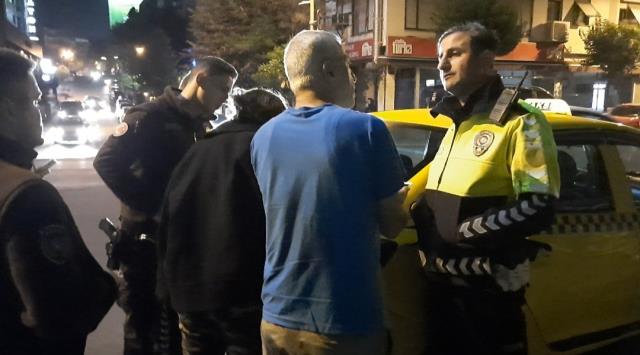 Turistten fazla ücret isteyen taksici cezadan kurtulamadı Turistten fazla ücret isteyen taksici cezadan kurtulamadı