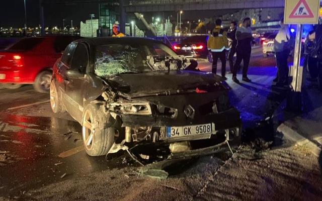 İstanbul'da otomobilin çarptığı araçtaki 3 hakem yaralandı