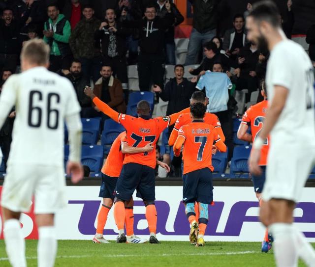 Başakşehir, Rigas Skola'yı 3 golle geçerek Konferans Ligi'nde gruptan çıkmayı garantiledi Başakşehir, Rigas Skola'yı 3 golle geçerek Konferans Ligi'nde gruptan çıkmayı garantiledi