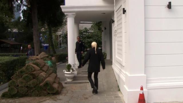 Ev hapsi kaldırılan Gülşen karakola giderek 4. imzasını verdi Ev hapsi kaldırılan Gülşen karakola giderek 4. imzasını verdi