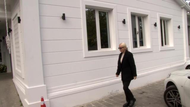 Ev hapsi kaldırılan Gülşen karakola giderek 4. imzasını verdi Ev hapsi kaldırılan Gülşen karakola giderek 4. imzasını verdi