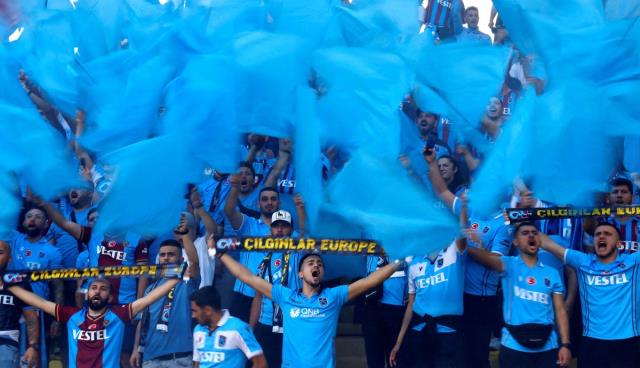 UEFA'dan Fenerbahçe ve Trabzonspor'a ceza geldi