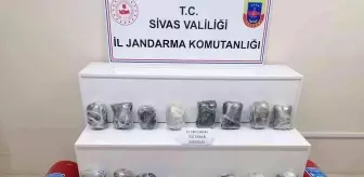 Yangın söndürme tüpünün içerisinden 13 kilo uyuşturucu çıktı