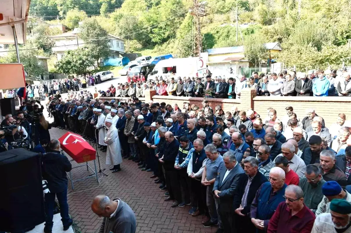 Elazığ 3 sayfa Maden şehidi Ayvaz son yolculuğuna uğurlandı Son Dakika