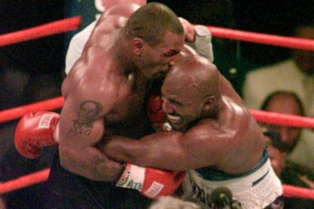 Mike Tyson'ın ringde skandal kulak koparma olayının ardından kazandığı para ağızları açık bıraktı