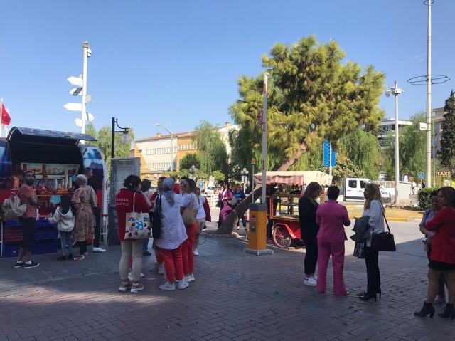 Ege Denizi'nde Kuşadası açıklarında 4.1 büyüklüğünde deprem meydana geldi! İzmir ve Aydın'dan da hissedildi